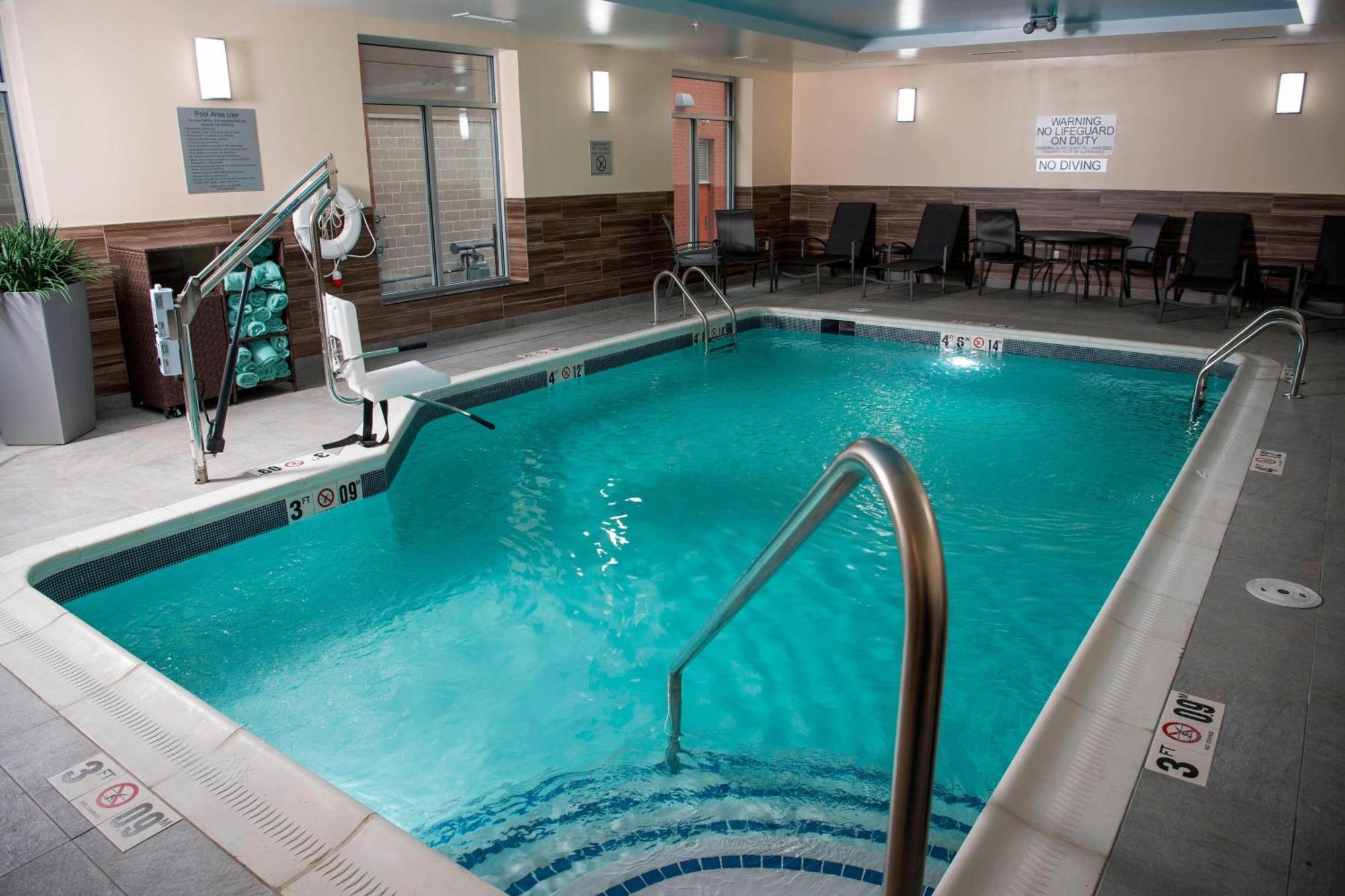 Fairfield Inn & Suites By Marriott Cincinnati Uptown/University Area Bagian luar foto