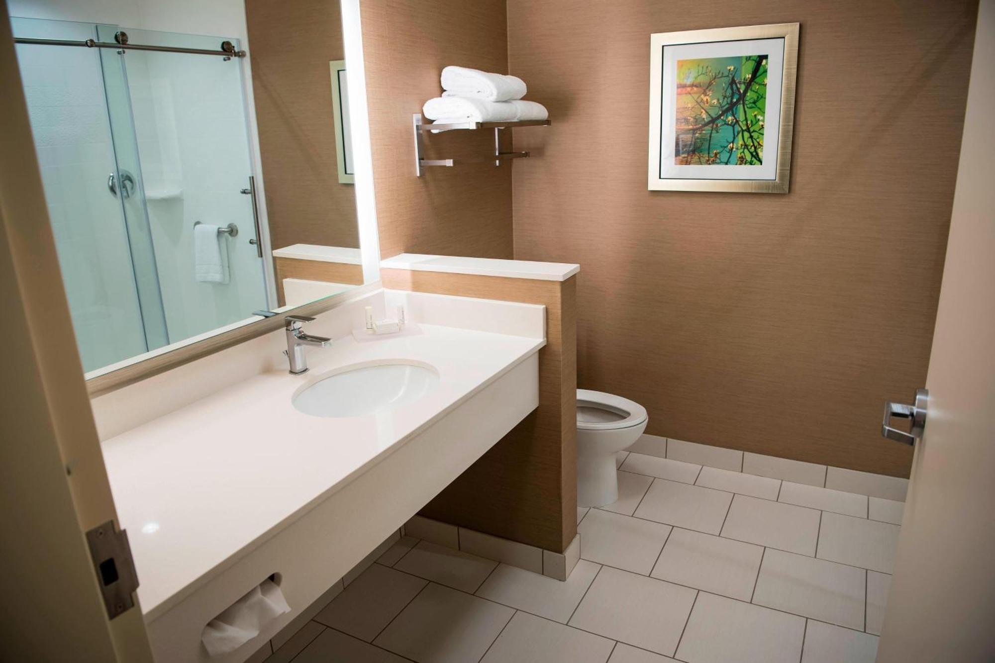 Fairfield Inn & Suites By Marriott Cincinnati Uptown/University Area Bagian luar foto
