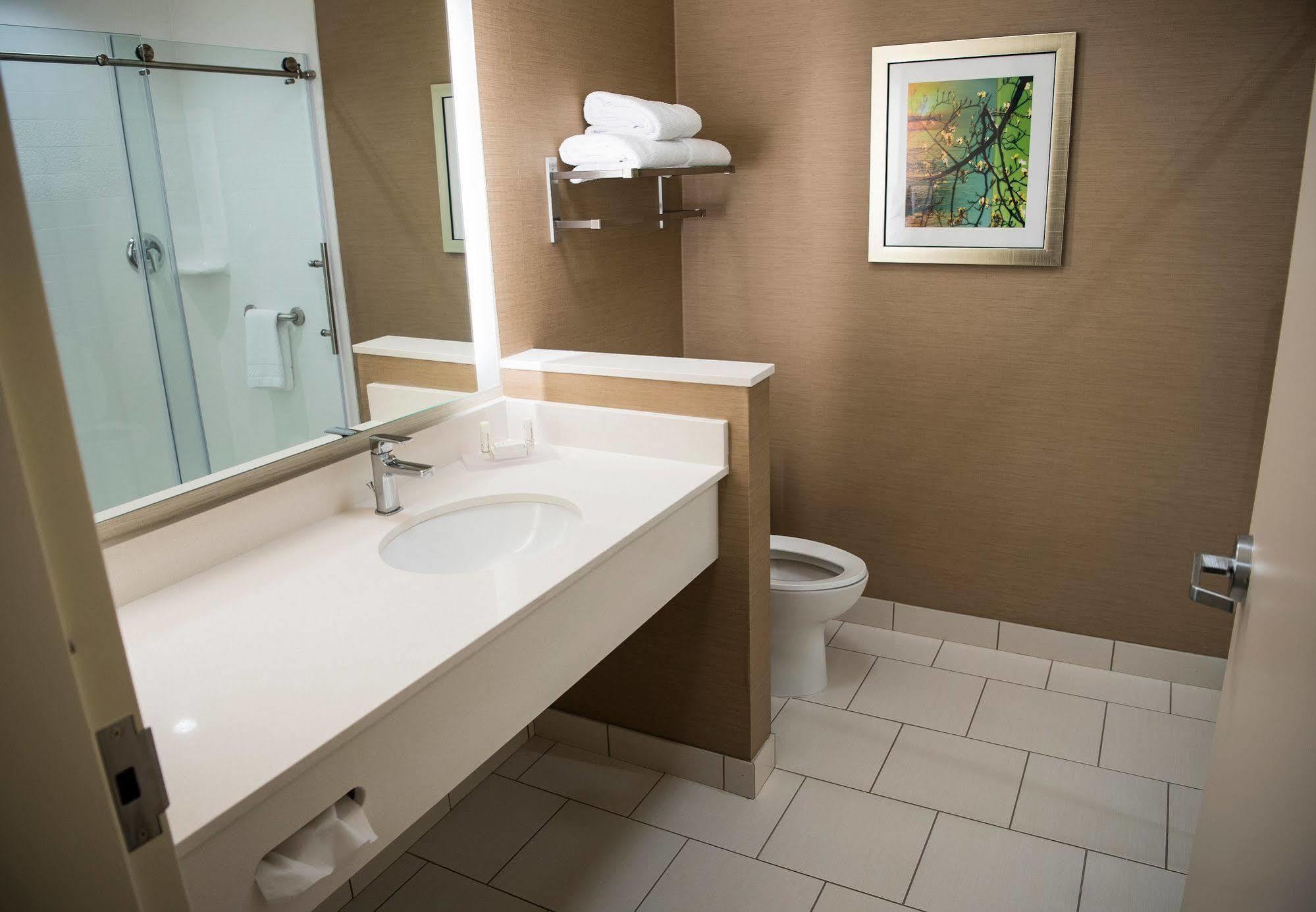 Fairfield Inn & Suites By Marriott Cincinnati Uptown/University Area Bagian luar foto